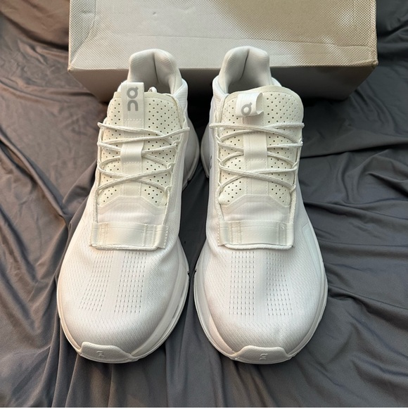 On Men's White Cloudnova 2 - Picture 3 of 7
